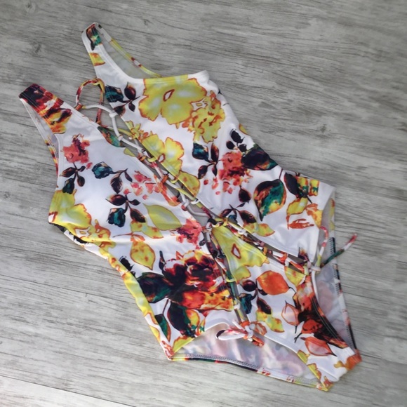 NWT White & Floral Swimsuit - M/L - Picture 5 of 8